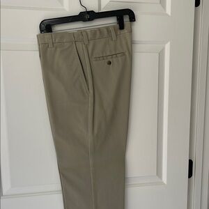 Haggar Men's Khaki Chinos Recently Dry Cleaned Excellent Condition